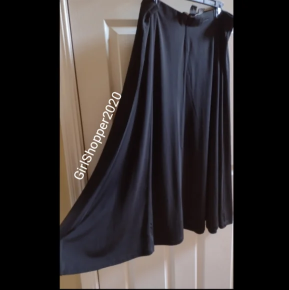 🐸Flowy Black Skirt - Picture 4 of 7